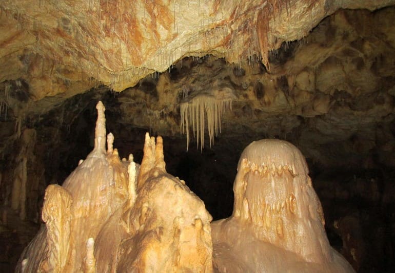 Formaciones geológicas en las Cuevas de Castañar de Ibor